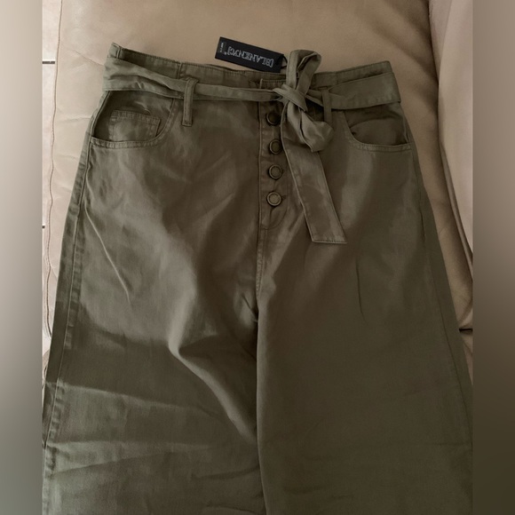 [Blank NYC] Womens Belted Paperbag
Casual Wide Leg Pants - Picture 8 of 17